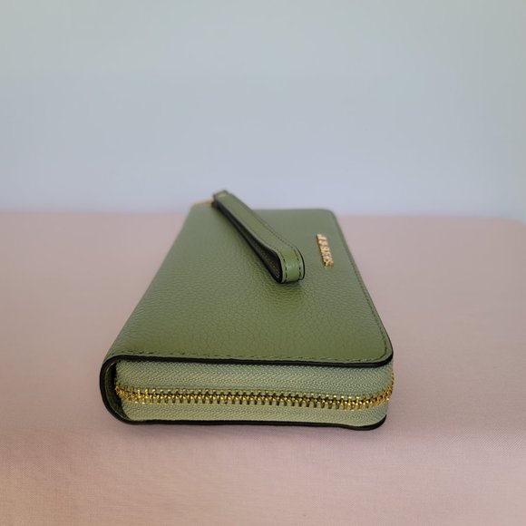 MICHAEL KORS Jet Set Travel Continental Pebbled Leather Wallet- Light Sage⭐ - Picture 10 of 16